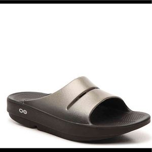 Oofos OOahh Luxe Latte Slide